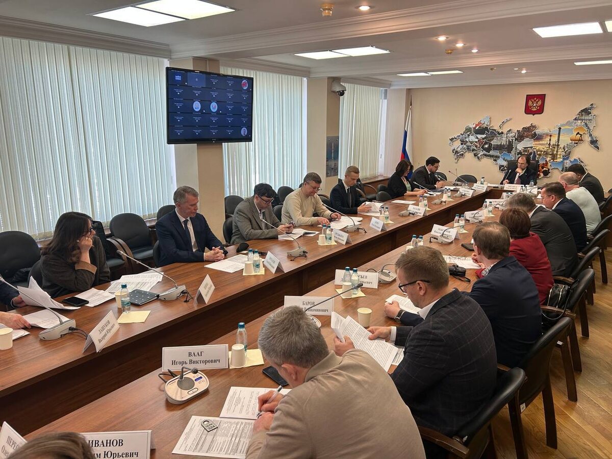 Круглый стол в комитете по защите конкуренции Госдумы РФ. Модератор заседания — Сергей Лисовский, зампред комитета. Фото: канал ТГ Сергей Лисовский. Новости
