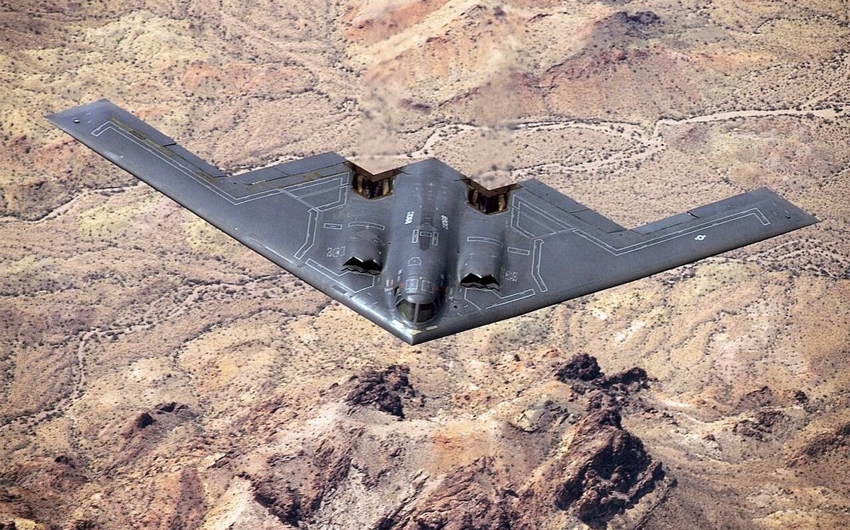     Первый публичный полет B-2 в 1989 году   
(cc) USAF