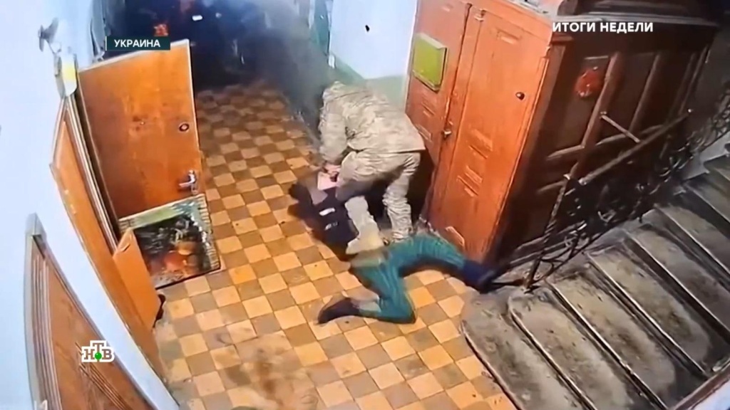    Мясная мобилизация на Украине: до фронта не доезжают 80% похищенных с улицы