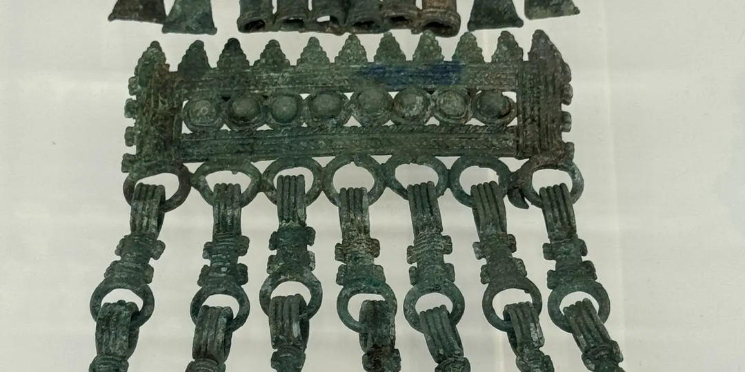 Зачем девушки племени Мурома носили наспинные украшения?