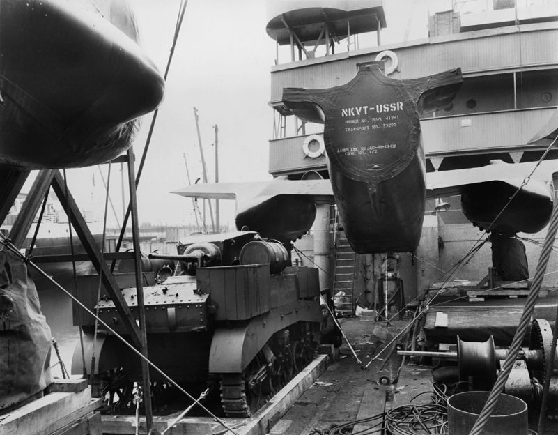 Отправка американской военной  техники в Англию