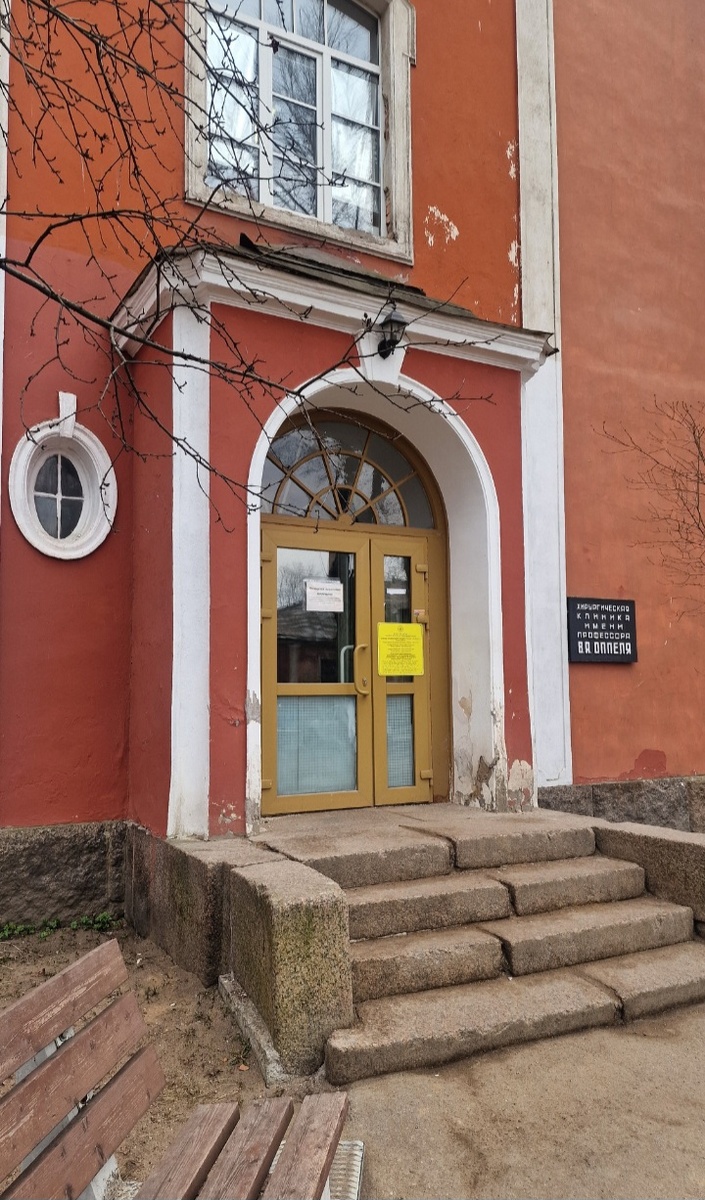 Думаю, эти ступени ещё помнят тяжёлую поступь императора Петра Алексеевича.