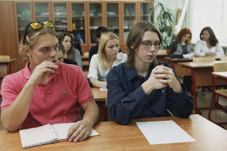    Иллюстрация к материалу: Старшую школу ждут перемены: все предметы станут базовыми с 2027 года