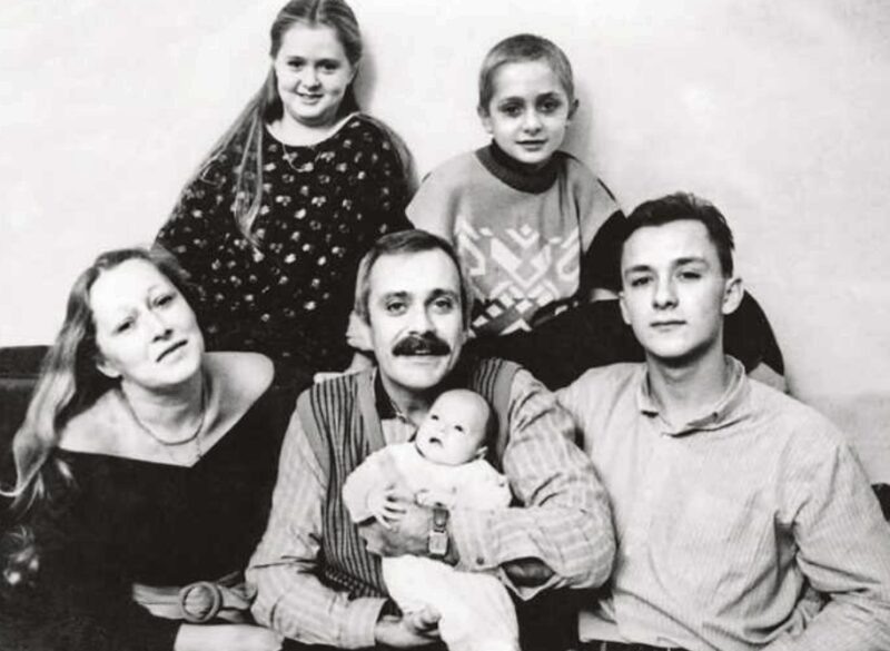    Семья Михалковых: начало уникального эксперимента