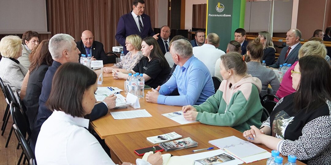 Жителям Ельнинского и Глинковского округов рассказали о преимуществах соцконтракта