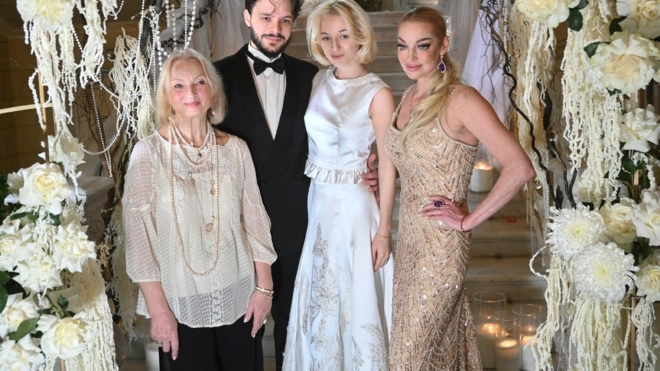 Мачеха Ариадны Волочковой прервала молчание: "У них всё хорошо" — что на самом деле происходит в браке дочери балерины