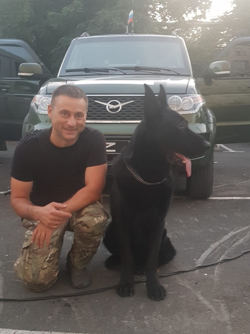    Вместе с Игорем Маркеевым в Мариуполе нёс службу четвероногий сотрудник, обученный отыскивать взрывчатку