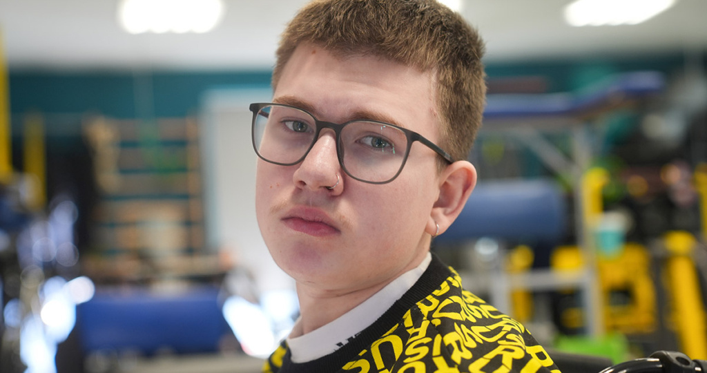 Максим заново учится жить