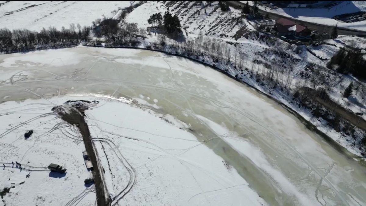    В Уфе мужчина построил 3-этажный дом с запасными выходами, чтобы пережить паводок