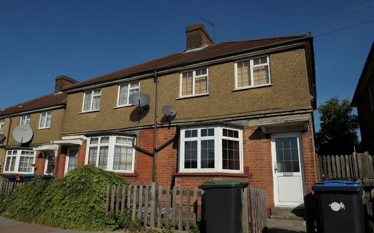 Дом Ходжсонов (Enfield Poltergeist House) по адресу Green Street, 284, Enfield (Лондон) — знаменитый «паранормальный» дом, где в 1977–1979 годах происходили события, известные как Энфилдский полтергейст.