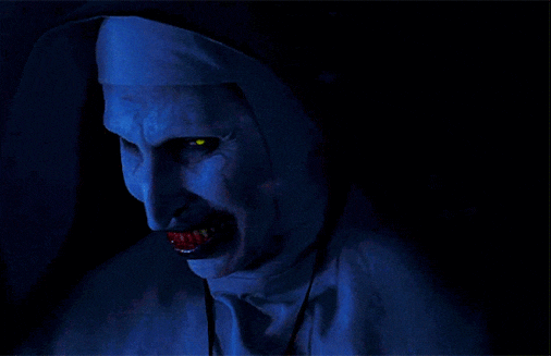 Валак — демоническая сущность, принимающая облик монахини. По сюжету она связана с проклятыми артефактами и древними ритуалами.