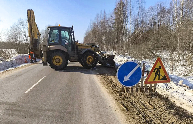 На дорогах Тверской области ведутся противопаводковые работы