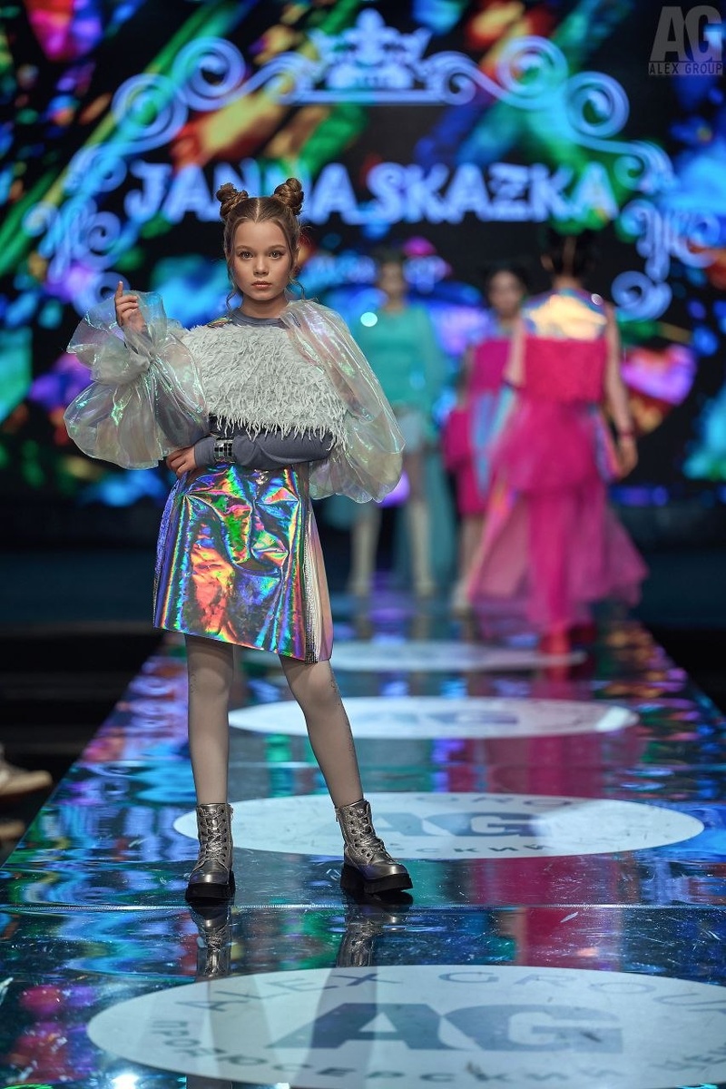 Жанна Смолянская представит новую коллекцию 25 апреля в рамках XIII сезона Московской ярмарки моды (Moscow Fashion Fair). Коллекция построена на сочетании разнофактурного меха, зеркальных тканей и яркой цветовой палитры с использованием лёгких полупрозрачных материалов. Показ станет одним из ключевых событий программы и ориентирован на профессиональное сообщество и медиа.