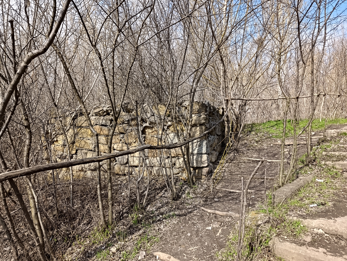 Возле железнодорожной ветки шахты имени Горького, хладокомбината "Винтер" и других окрестных предприятий.