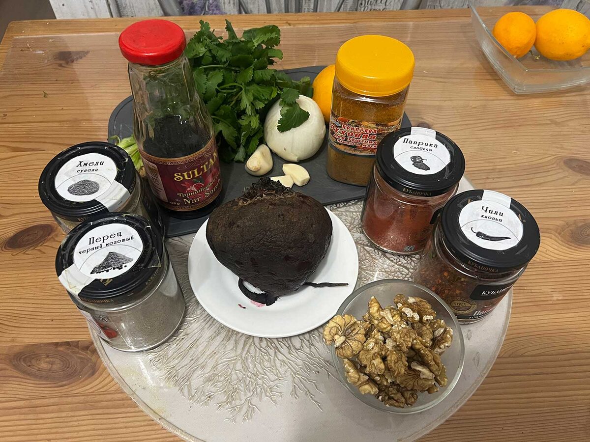 Ингредиенты для грузинского салата