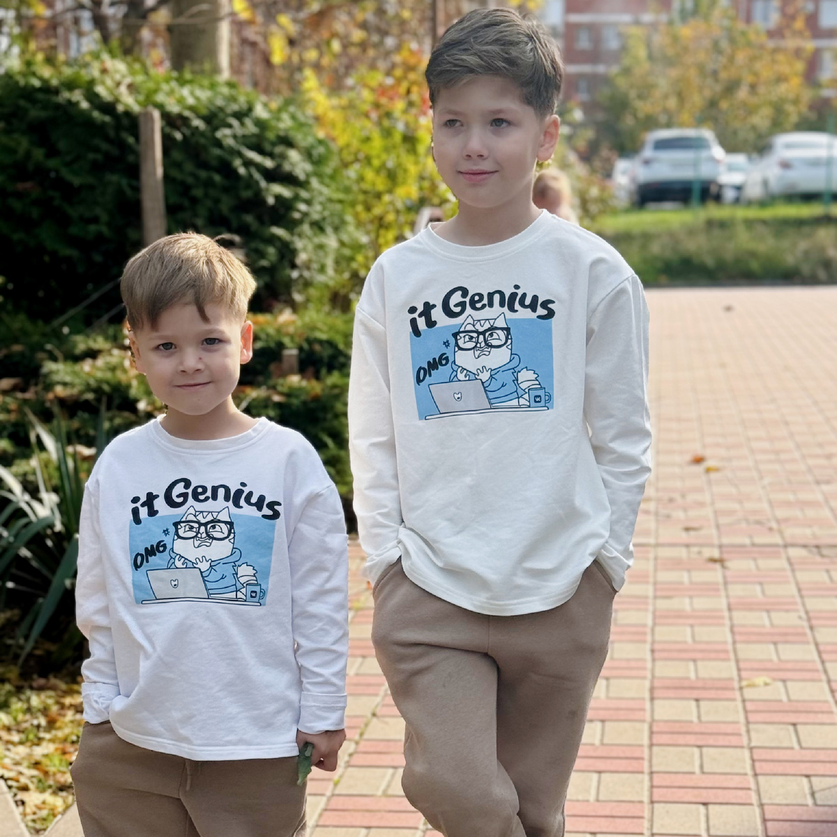 Привет, я Оксана. В марте 2024 года мы переехали из Перми в Анапу. Мы семья медиков. Муж работает на скорой, я занимаюсь детьми (их у нас трое)  и веду блоги в социальных сетях. Подписывайтесь и следите за жизнью многодетной семьи на берегу Черного моря.