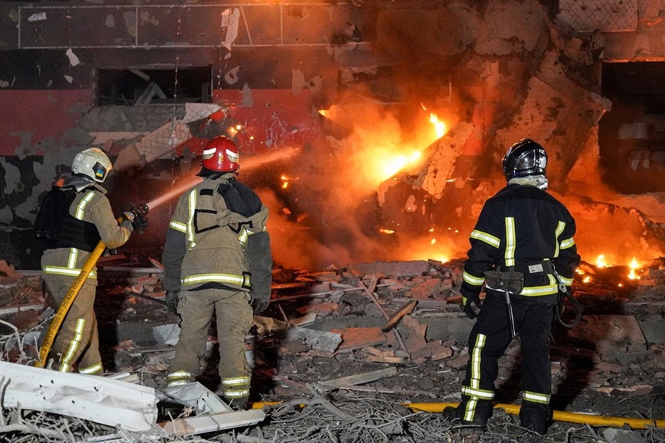    По военным, военно-промышленным и энергетическим объектам Западной Украины за сутки было нанесено почти 1000 ударов ракетами и беспилотниками. REUTERS