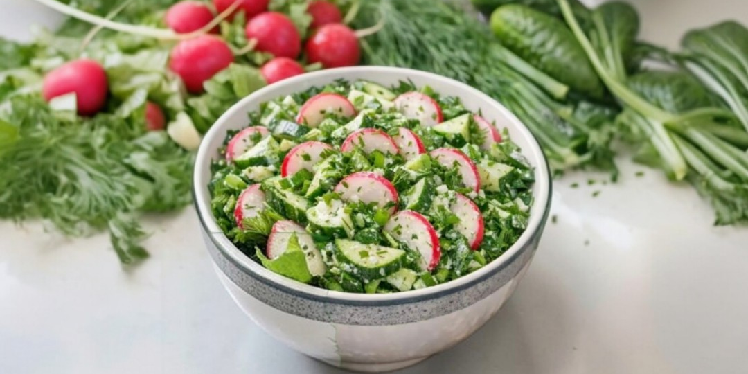 🥗 Весенний салат с редисом, огурцом и зеленью: хрустящий витаминный заряд за 10 минут