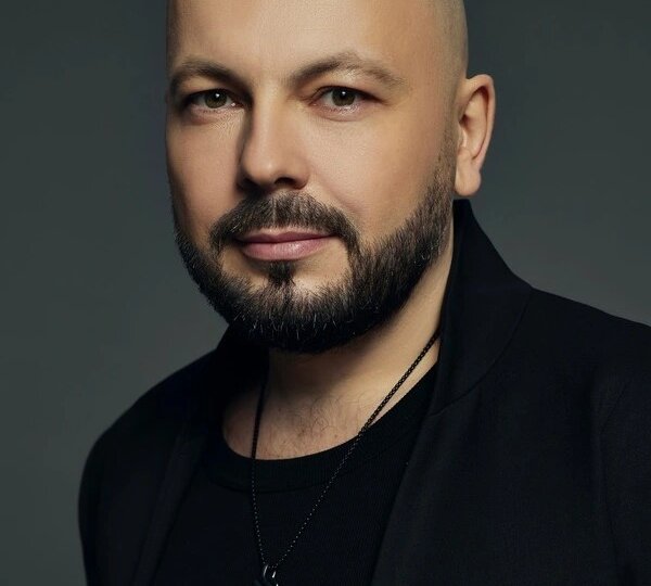 Концерт Ярослава Сумишевского в Москве 22 апреля 2026 года. Где купить билеты и сколько они стоят? Тексты популярных песен Сумишевского