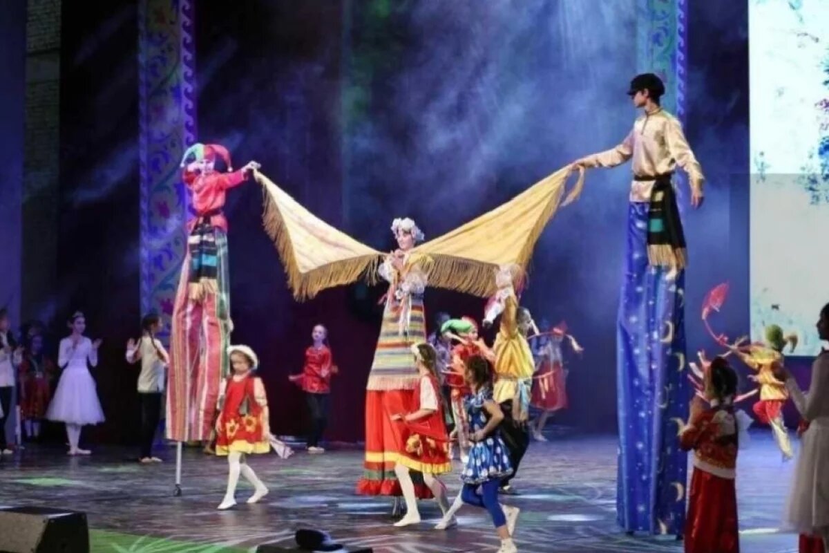    Цирк - это шоу, балет, режисерская работа, работа сценариста, работа тренера и конечно невероятный труд наших юных прекрасных и талантливых артистов.