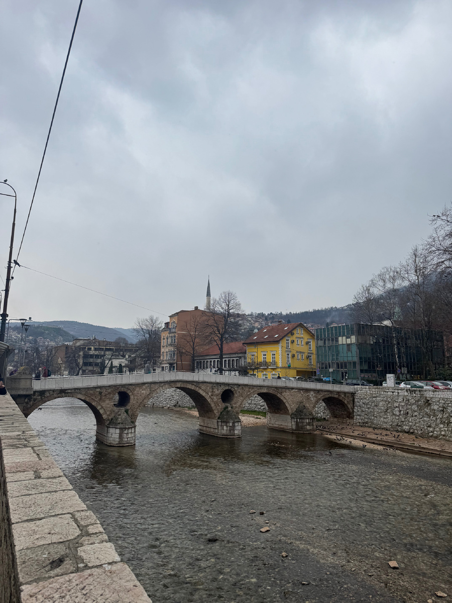 Латинский мост, напротив которого произошло убийство