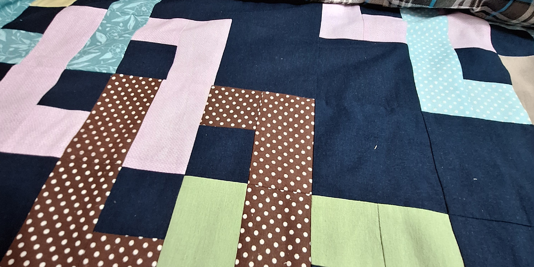 Продолжила шить покрывало цепочки.