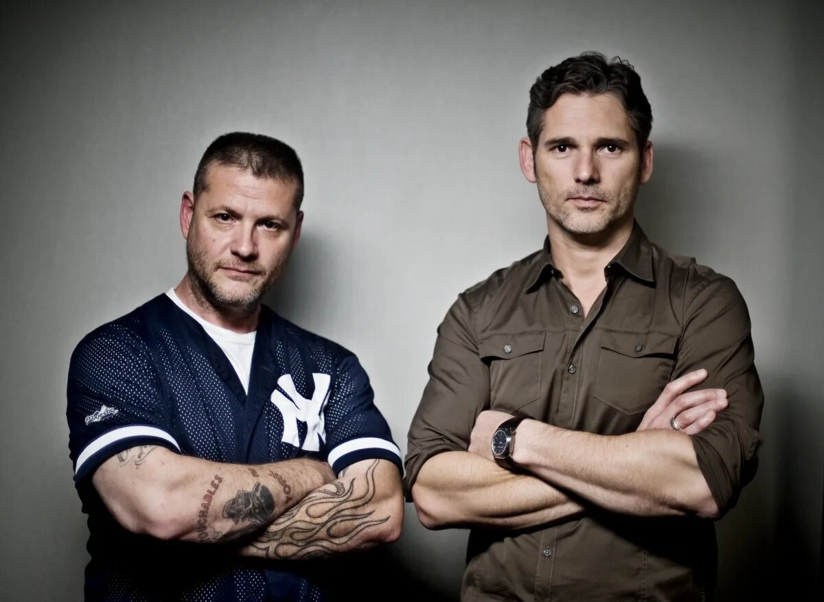 Настоящий Ральф Сарчи (слева) и его экранный двойник — Эрик Бана (справа).