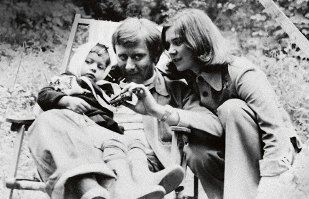 Андрей Миронов, Лариса Голубкина, Мария Голубкина, фото из открытого источника Яндекс. Картинки. 