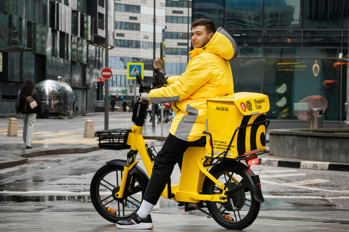 Курьер Яндекс Еда на Яндекс Байке
