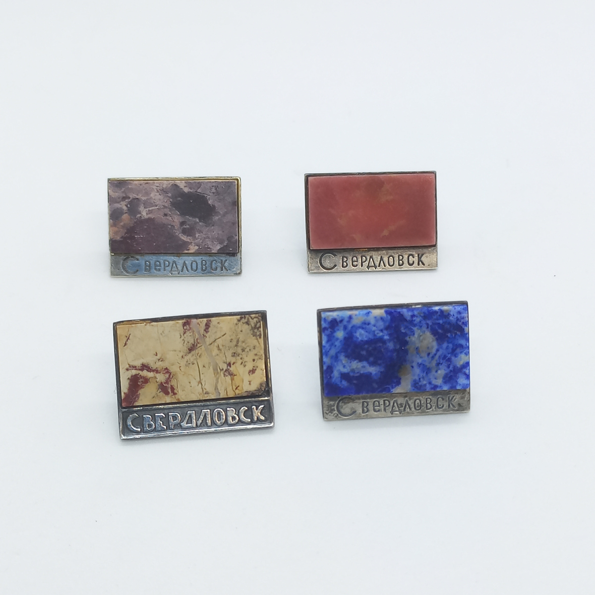Значки с яшмой, родонитом, лазуритом?, 1966-68 годы, Свердловская ювелирно-гранильная фабрика, фото Ювелирый архив СССР, из моей коллекции