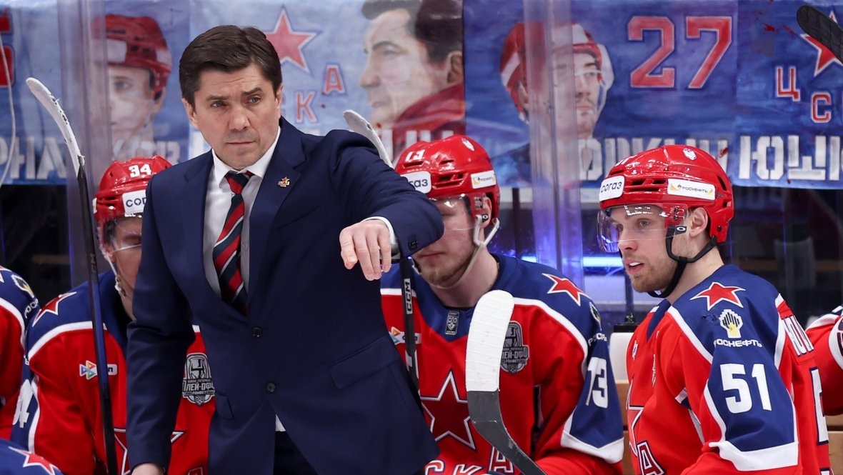    Главный тренер ЦСКА Игорь Никитин.Дарья Исаева