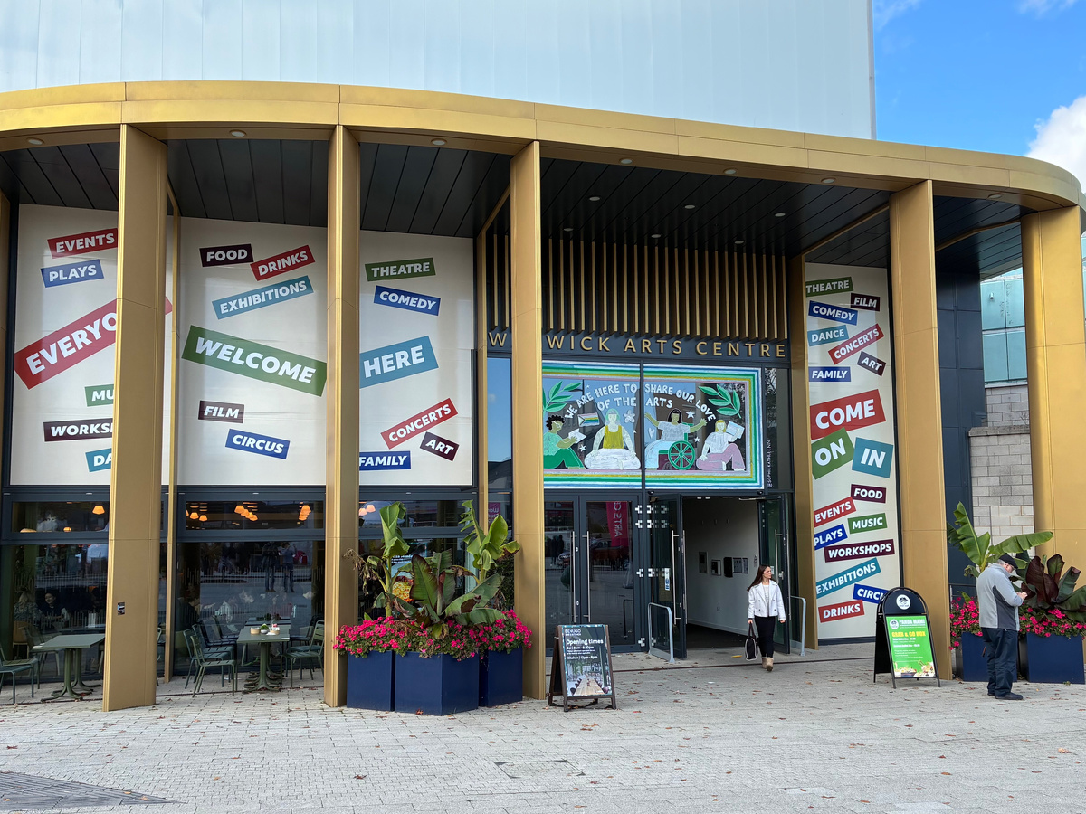 Это еще не конференция, это только превью. Фасады подгрузились, заходим внутрь за текстурами. Фото из личного архива