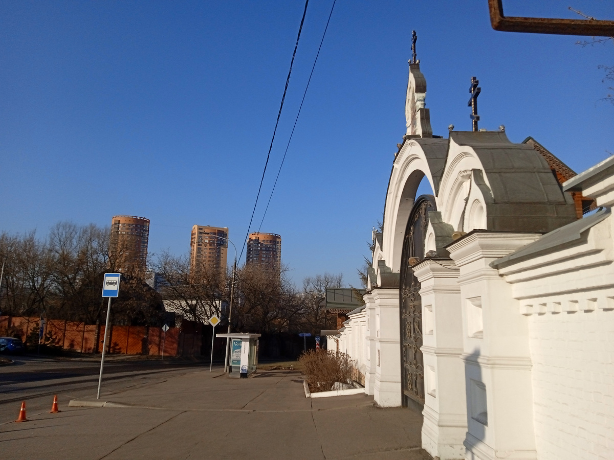 2. На подъезде к комплексу.