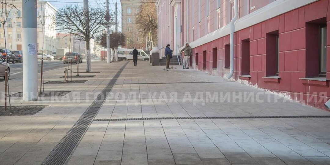 В Брянске проверили состояние дорог и тротуаров после зимы