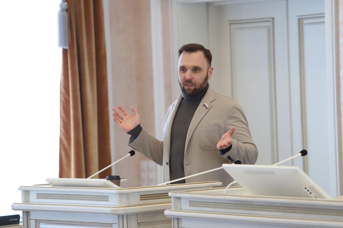    Депутат Губанов провёл парламентский урок для школьников Архангельска