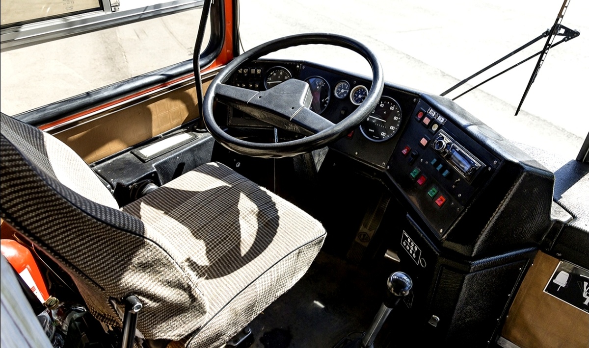 Рабочее место водителя в автобусе IKARUS 250. 