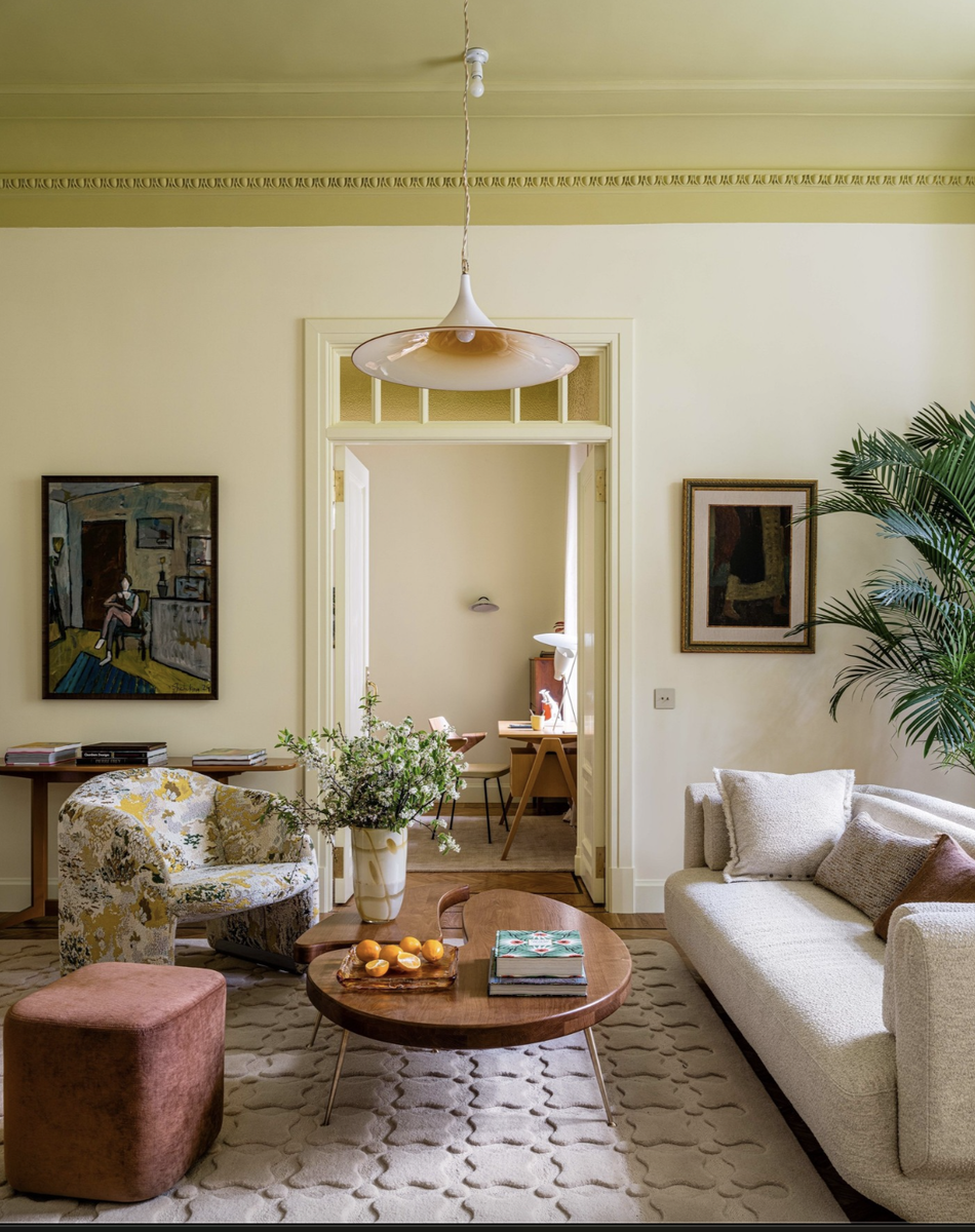 ОТТЕНОК: ARGILE JAUNE T614, ARGILE. ДИЗАЙН: @ELENAUCHAEVA⁠. ФОТО: @EVGENIIKULIBABA⁠.
