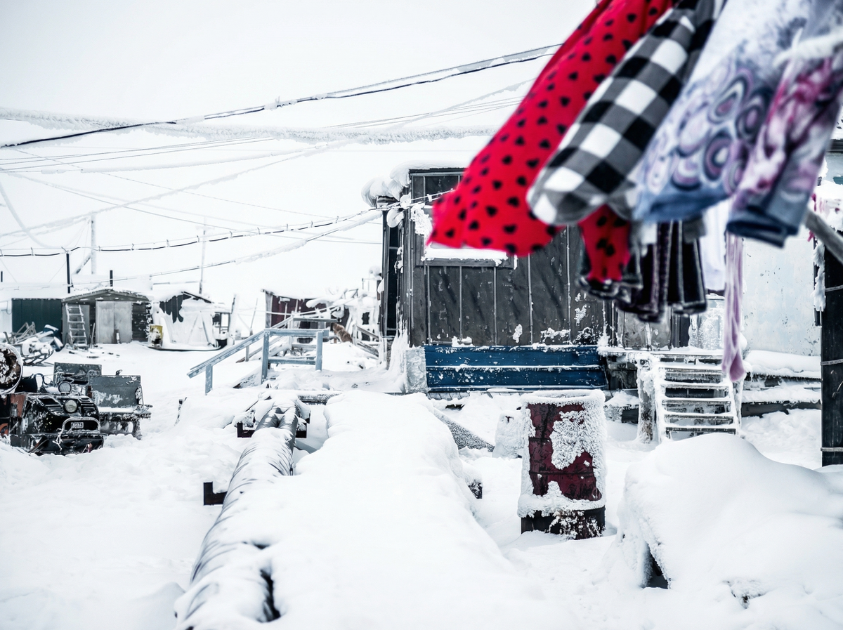 Бельё сохнет при минус сорока. Русское Устье, Якутия - жизнь на 71-й параллели