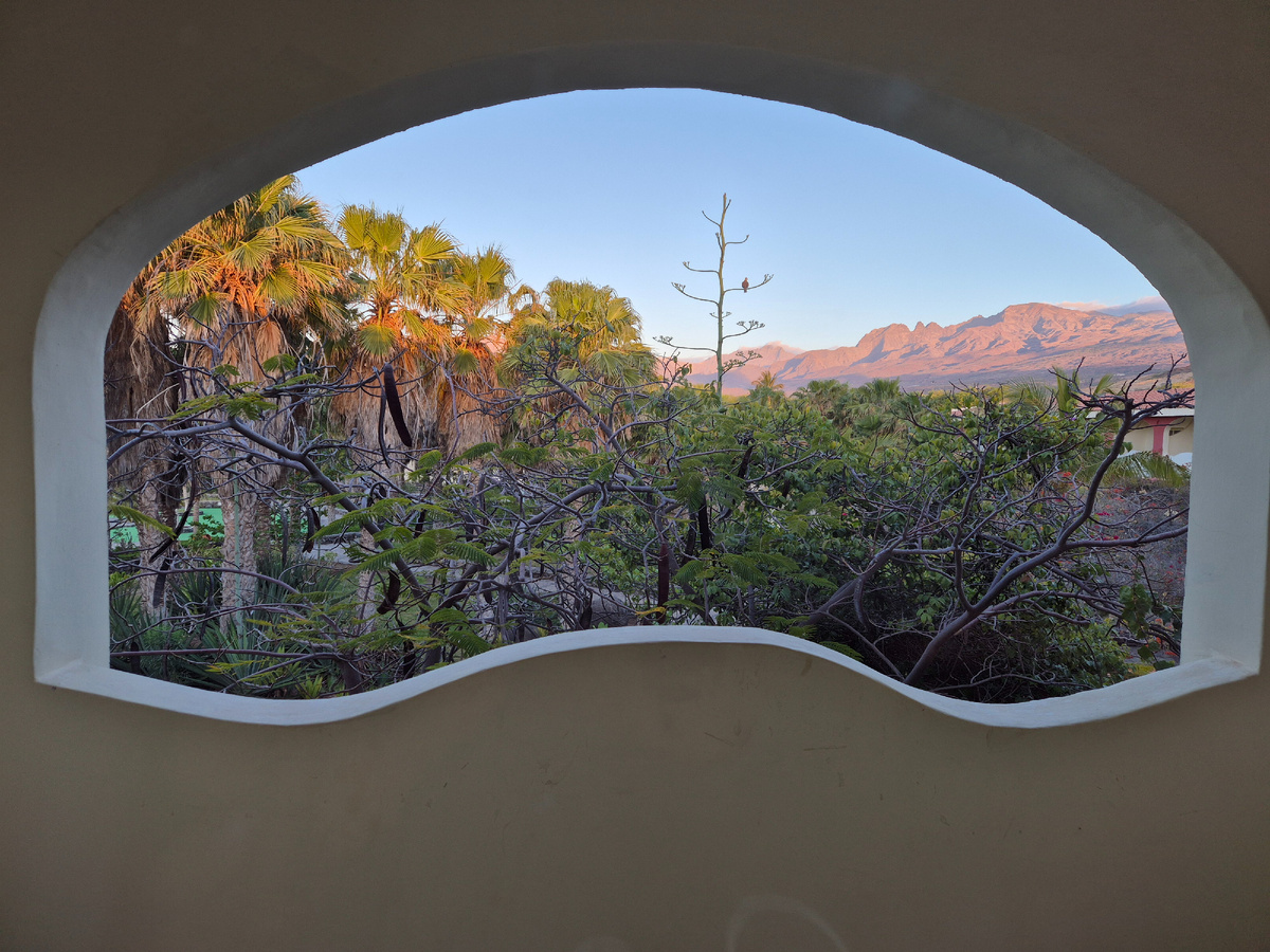 вид из отеля,  утро на острове Санту-Антан,  Кабо-Верде 