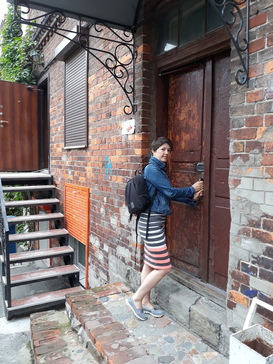 Сегодня подборка фото "Дорогие сердцу воспоминания". Прогулка с мужем вдвоём по городским закоулочкам. 