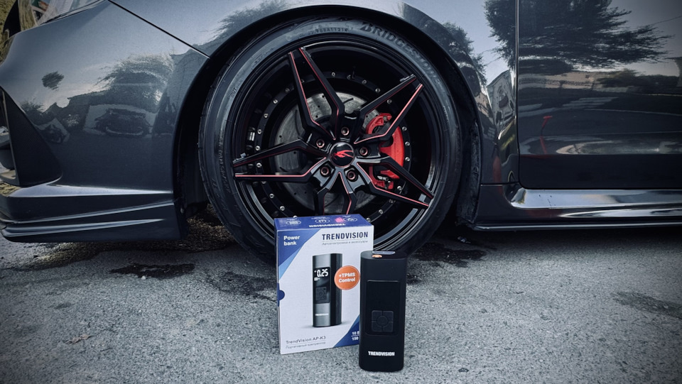 В красивой коробке нас ждёт аккуратно упакованное устройство с небольшой коробочкой, в которой в которой нас ждёт