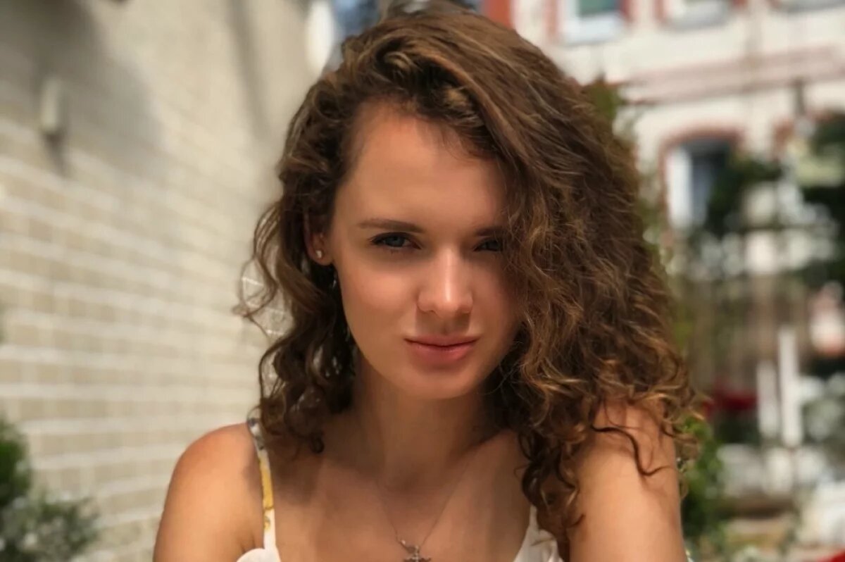    Инна Комбарова.