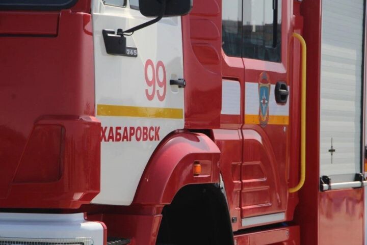 Хабаровские пожарные потушили возгорание в подъезде дома на Краснореченской