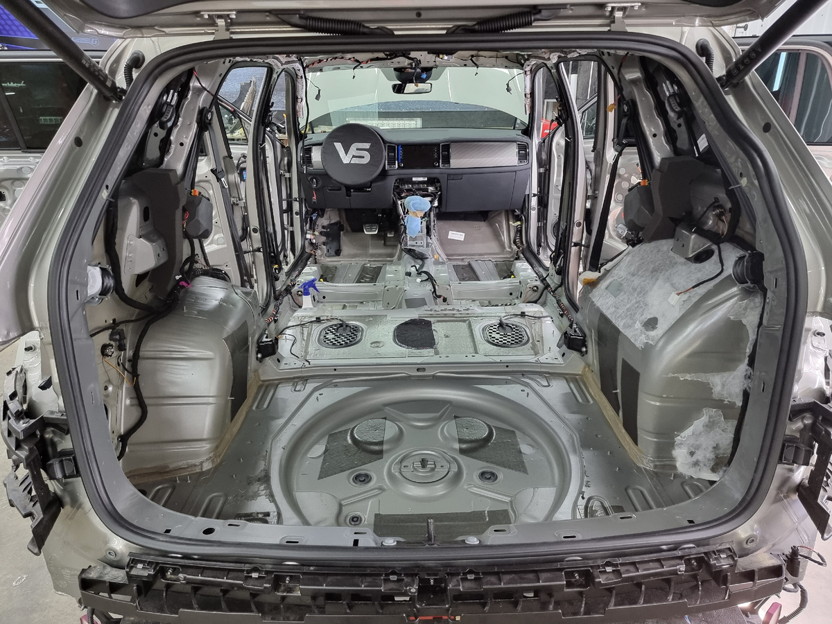 Skoda Kodiaq подготовка к полной шумоизоляции салона.