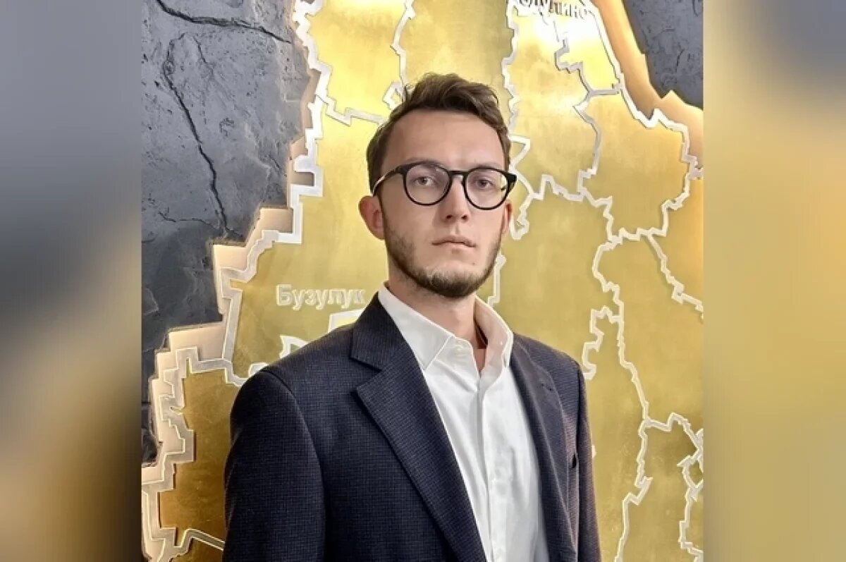    Глеб Биджаков — выпускник Финансового университета при Правительстве РФ.