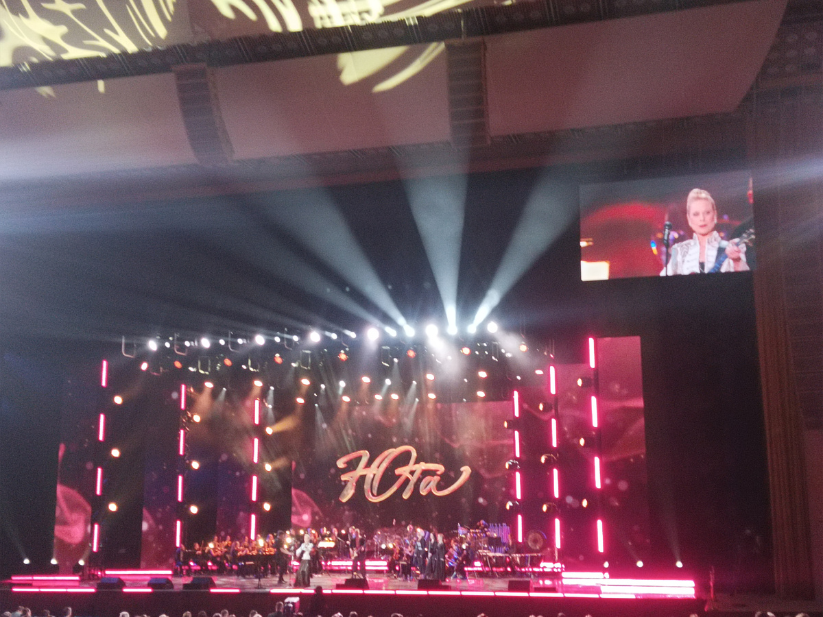 Имя певицы. 