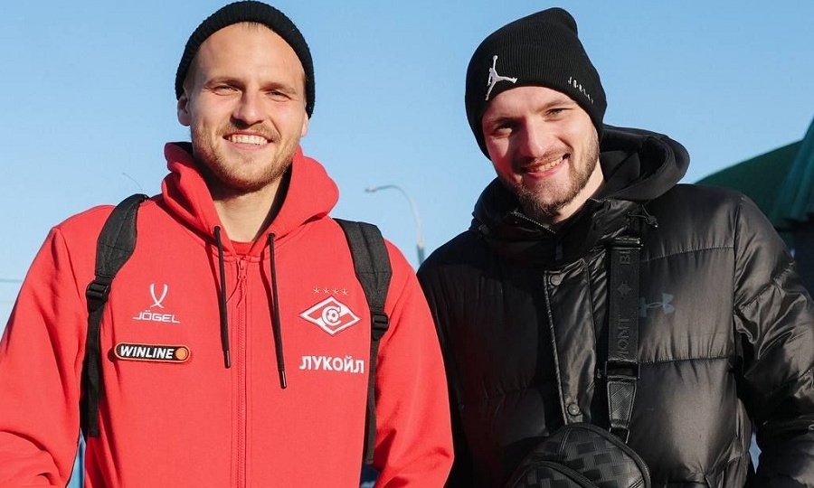 Вратарь «Спартака» Александр Максименко в Оренбурге встретился с родным братом