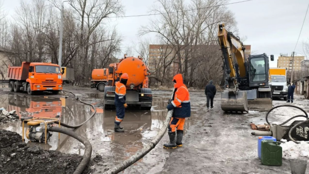     Жителям Свердловского района обещают вернуть холодную воду только к полудню