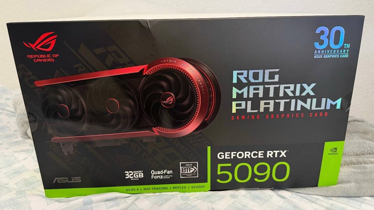 Вот она, новая королева производительности. 37 сантиметров чистой мощи, 800 ватт энергии и цена, за которую можно купить автомобиль. RTX 5090 Matrix Platinum — не просто видеокарта, а заявление о статусе и готовности платить за каждый дополнительный процент.