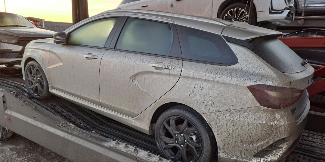 "2,3 миллиона за Весту": АвтоВАЗ два года кормил завтраками, а теперь просит денег за кроссовер